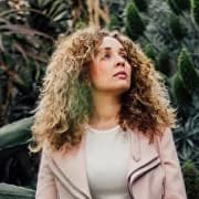Ребенок просто не хочет уходить из вашей школы. Занятия проходят весело и интересно, так что дома спим крепким сном. Спасибо STAR MUSIC CAMP за то, что делаете детство Катюшки незабываемым