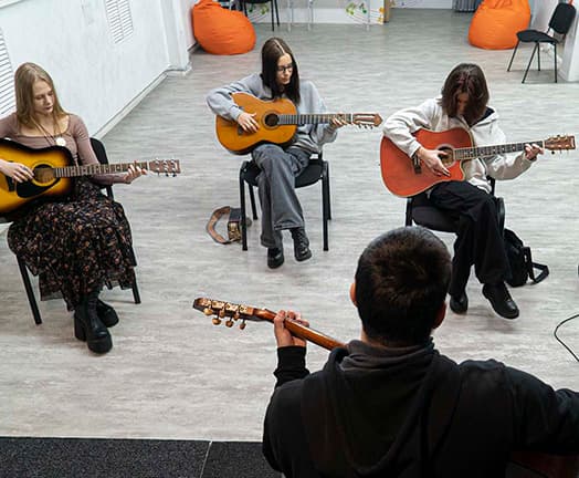 Уроки гри на гітарі